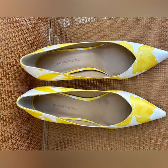 NEW Banana Republic 12 hour Madison yellow Pumps size 9M - Picture 8 of 12